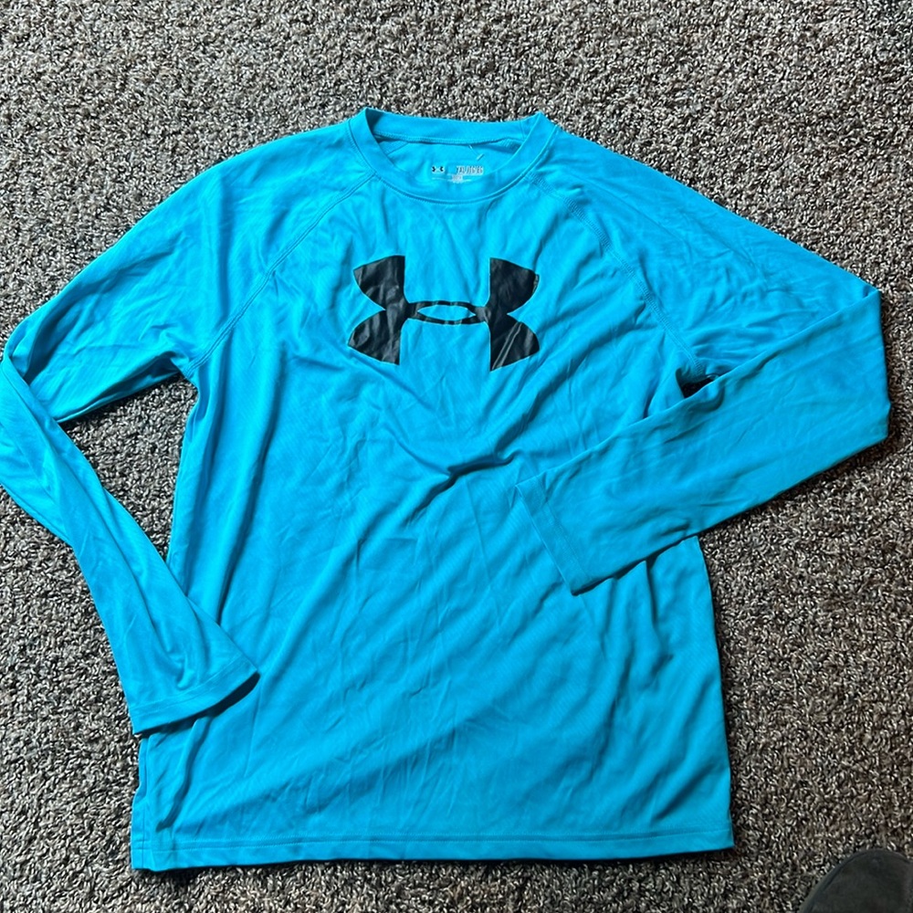 👕 Loose Fit Heatgear, Under Armour, Long Sleeve, Youth XL 🧨
